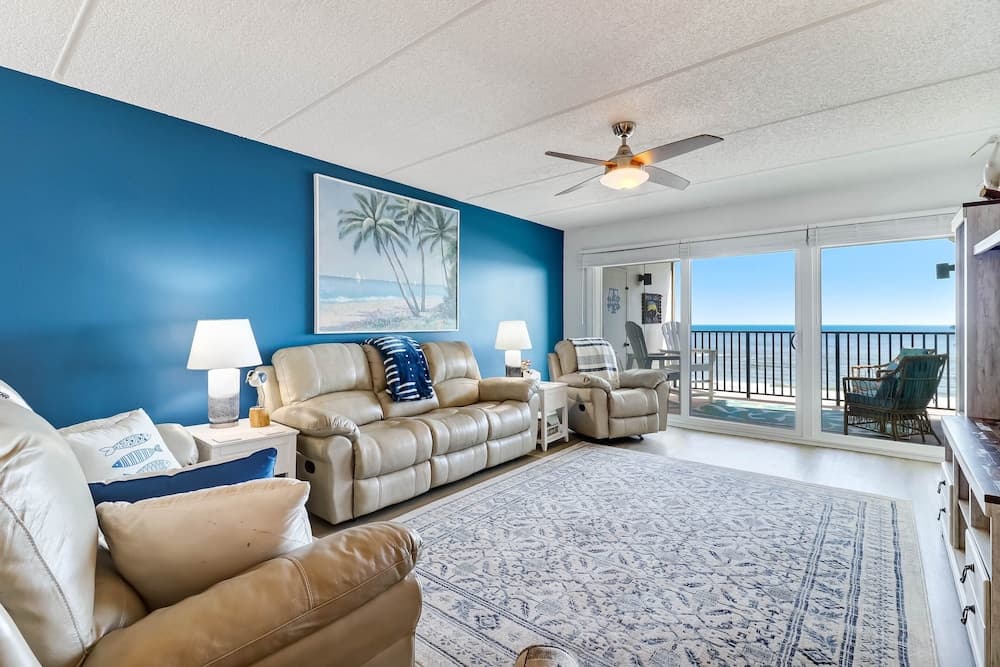 C5 Amelia South 2 Bedroom Condo by RedAwning