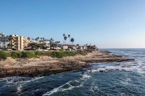 Oceanfront in La Jolla, Steps to Beach, Shops, Dining Dawn Patrol by Avantstay