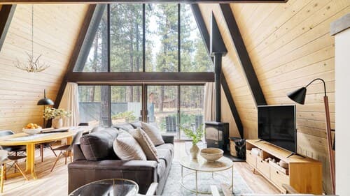 Alder by Avantstay Hot Tub + Fireplace + Foosball Loft + Patio Grill Walk to Sunriver Village + Trails + Mt. Bachelor 30 Min