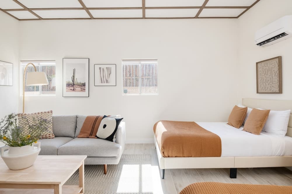 Archie by Avantstay Desert Retreat w/ Pool, Edge of Joshua Tree, Bonus Casita for Group Travel