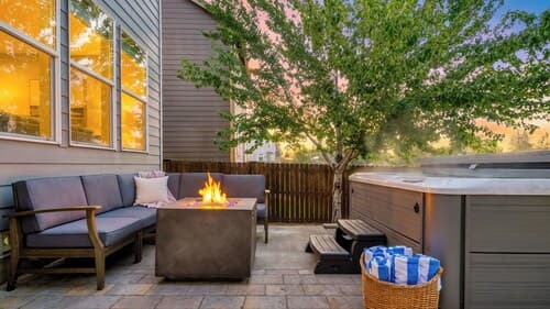 Canal Trail Base Camp by Avantstay Hot Tub + Deck + Walk to Pickleball + 10 Min to Bend Family Friendly
