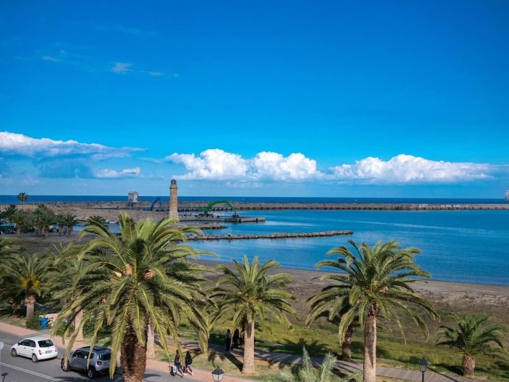 George's Poet Maisonette