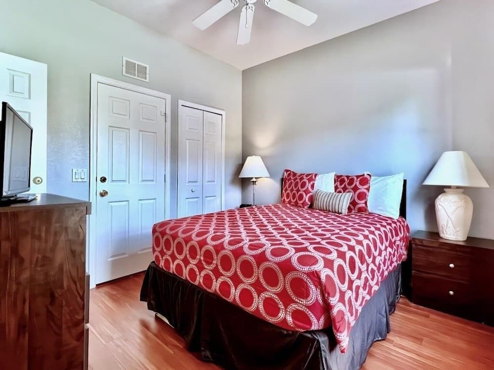 Spacious 4bd Th Regal Palms 2530ca 4 Bedroom Townhouse by RedAwning