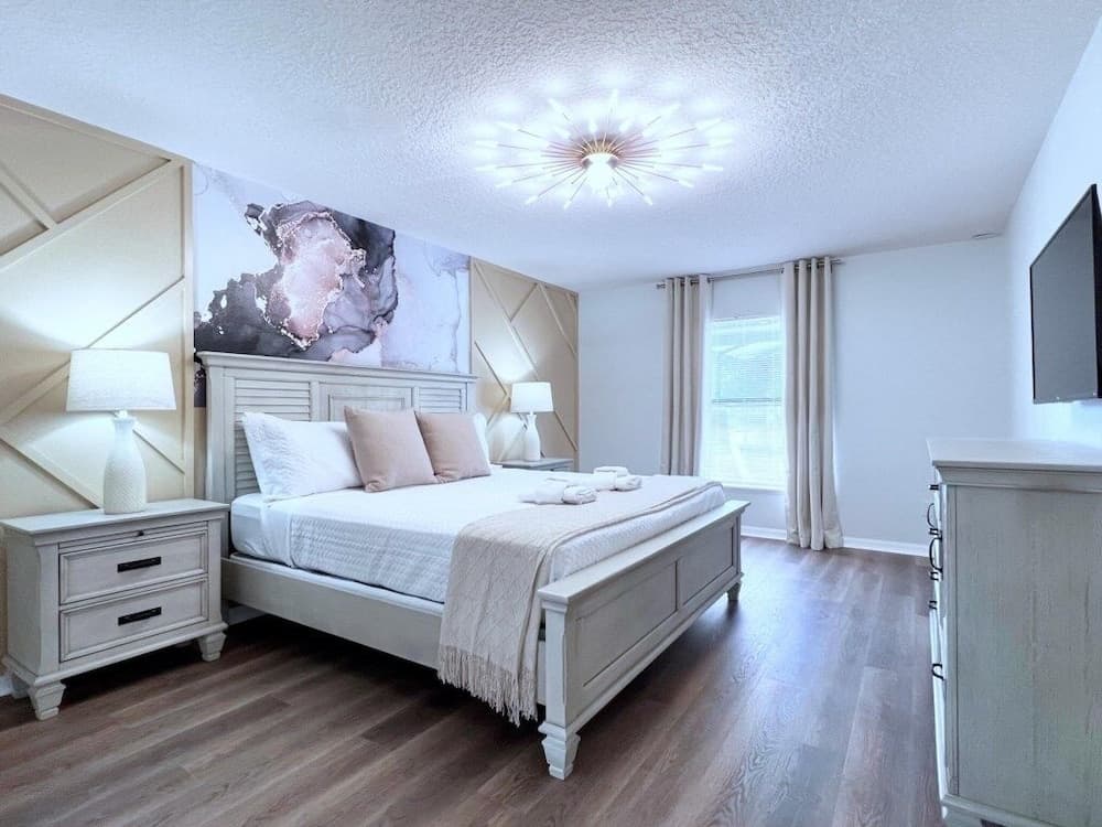 Beautifuly 5bd Pool Gm Hm, Legacy Park-409cr 5 Bedroom Home by RedAwning
