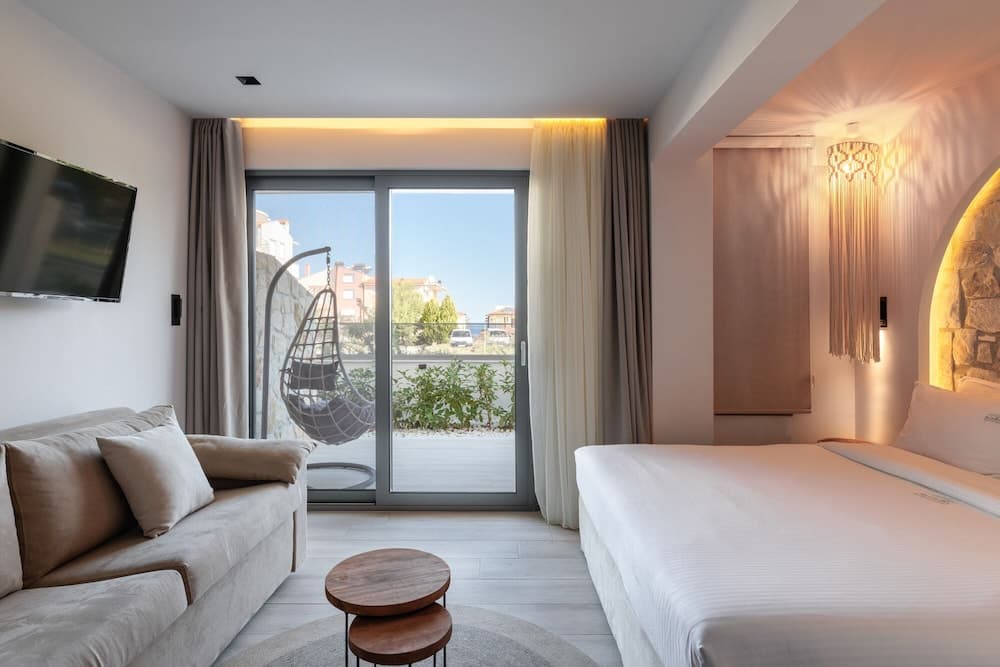 Amalthia Luxury Suites