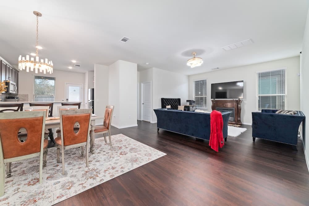 ECLIPZ Modern CEO Corp House