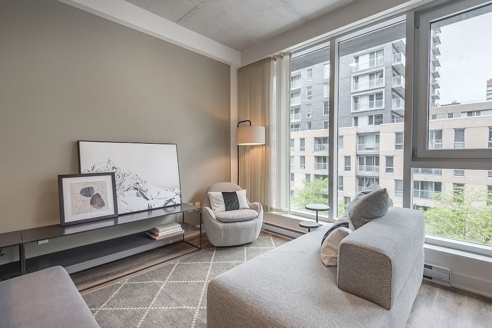 Corporate  Business stays in MTL DT