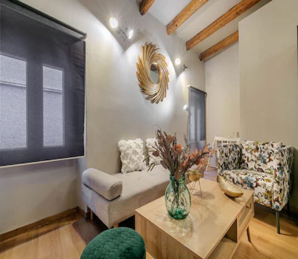 VENETIAN WELL HOUSE by LOC HOSPITALITY