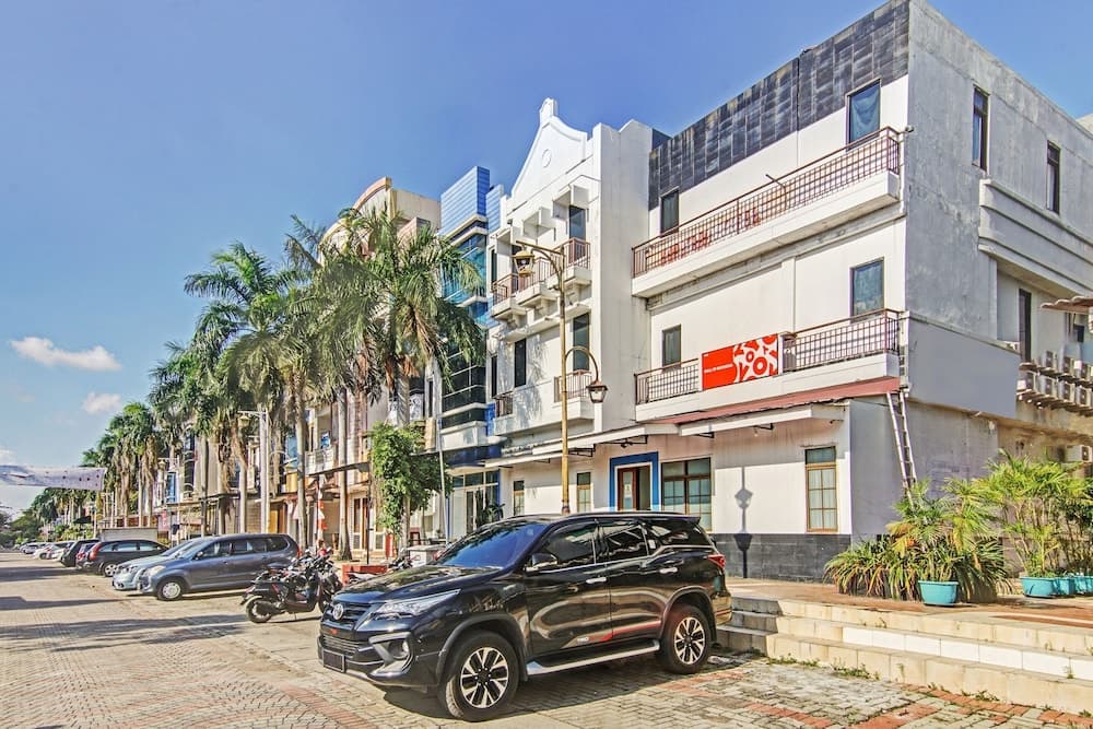 Super OYO 90422 Mall Of Indonesia