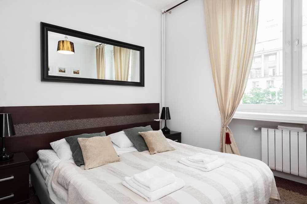 Al. Jerozolimskie Apartment by Renters