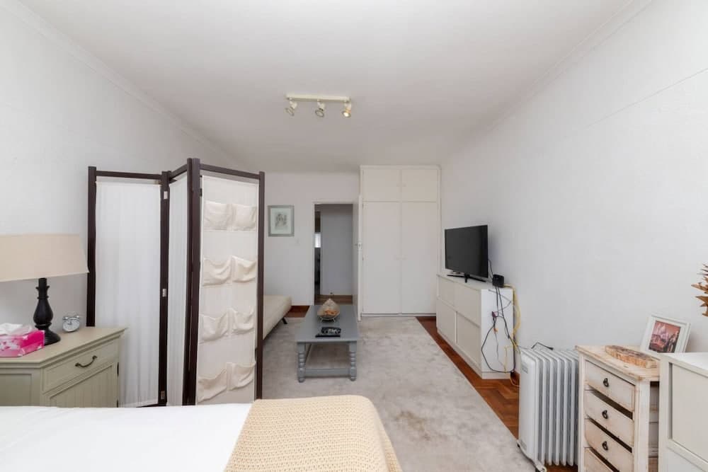 Bright and Homey 1 Bedroom in Gardens