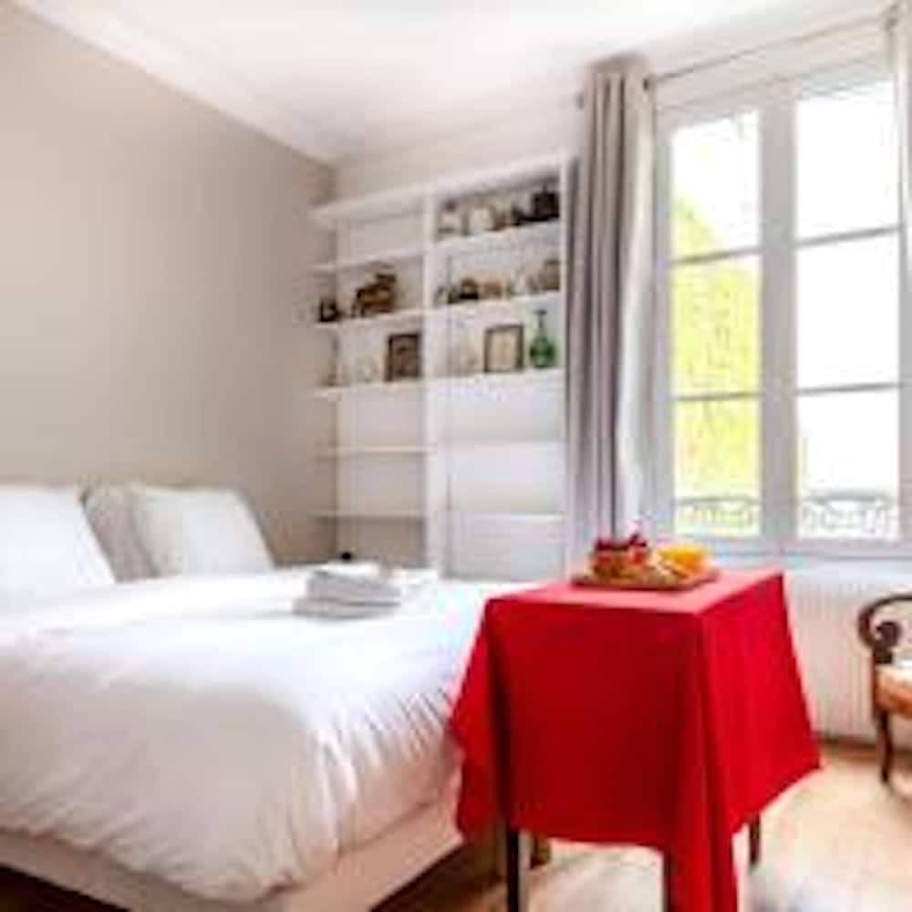 Eiffel Tower Lourmel Residence