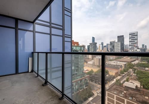 George St - Modern Suite w Balcony View