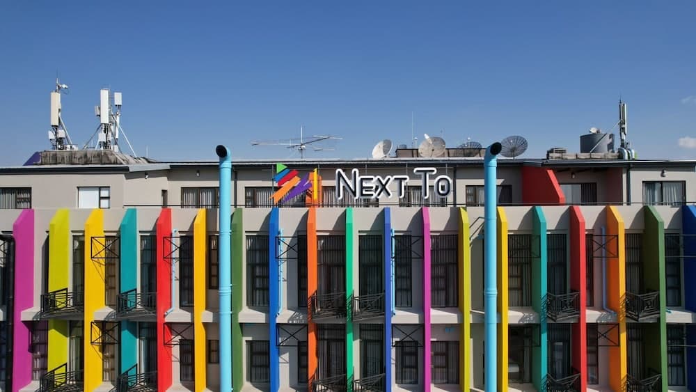 Next To Apartment Hotel