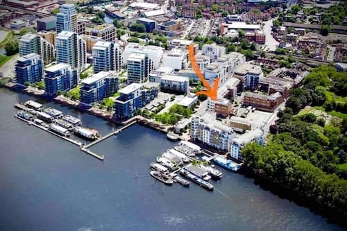 Amazing Riverside Boheme Home in SW London!
