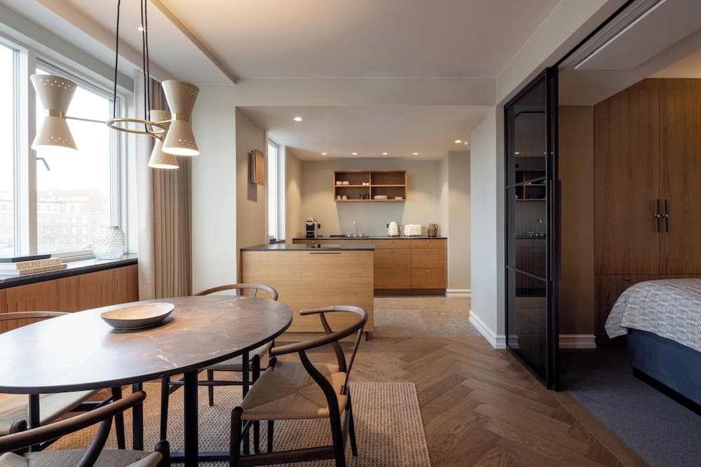 Hypernym Hotel & Suites