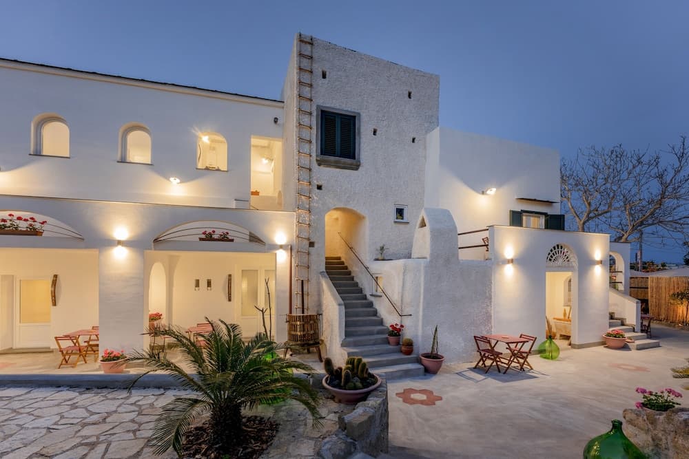 Calacala rooms, restaurant & farm experience