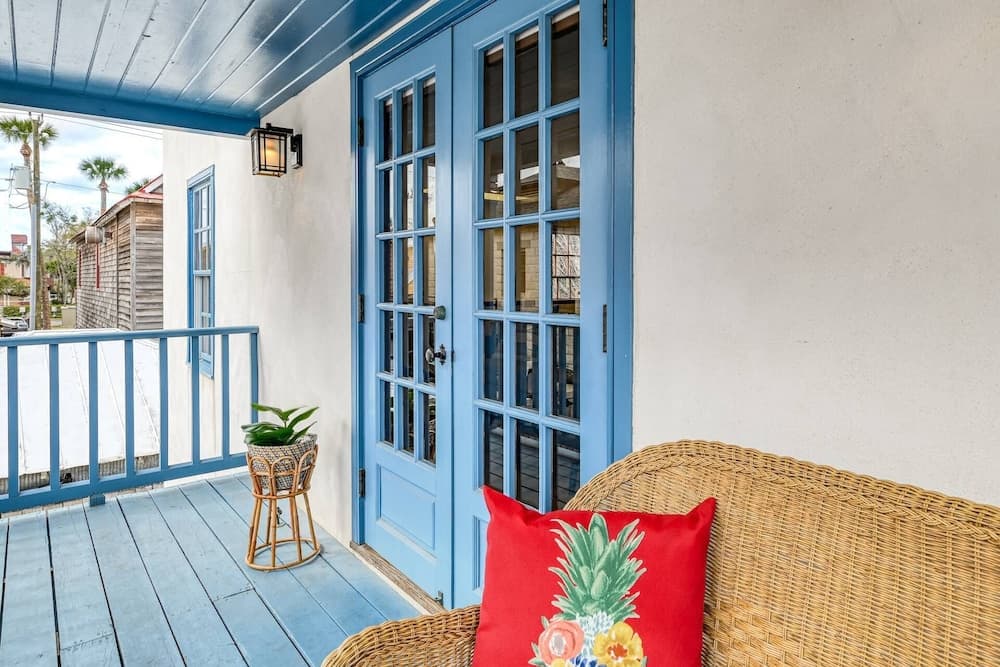 62 Hypolita Carriage House