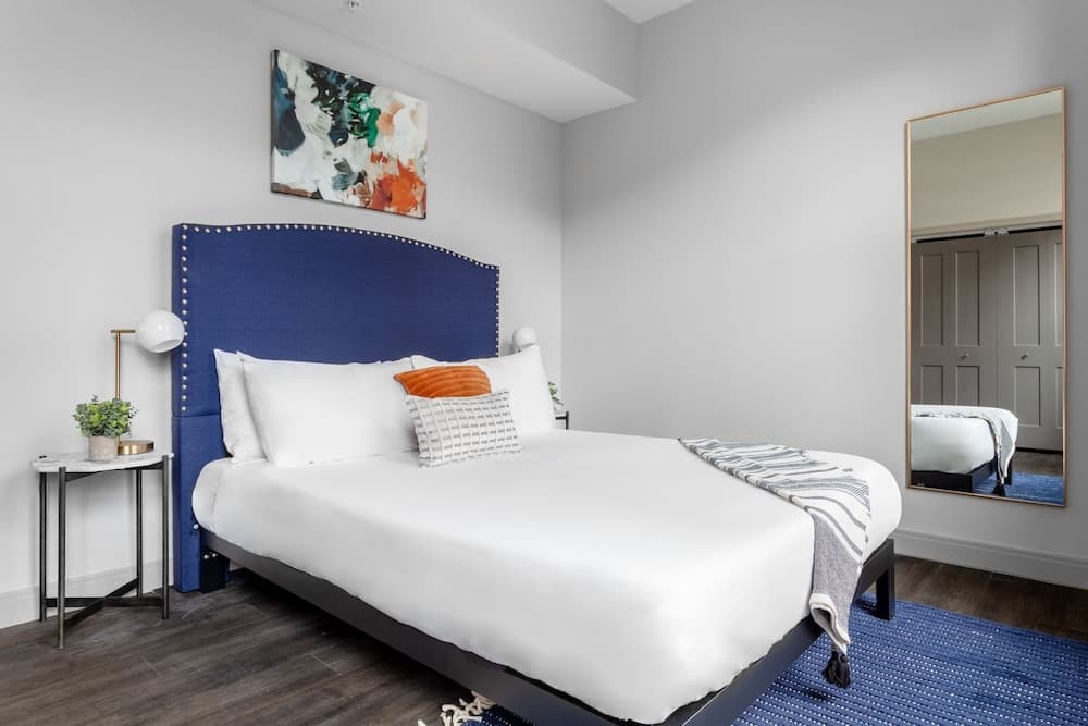 Amazing 2BR Downtown With 98 Walk Score
