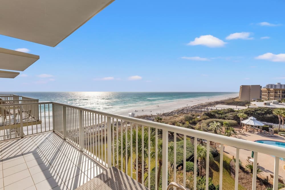 Beachfront Luxury 2Bd 2Ba Condo With Balcony! Sleeps 6!