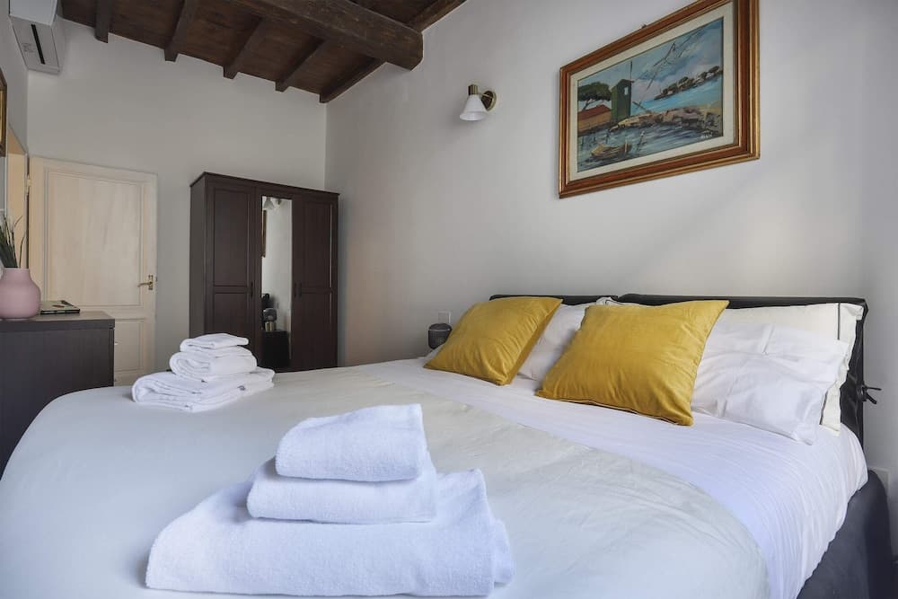 Oltrarno Modern Apartment in Florence - Hosted by Sweetstay
