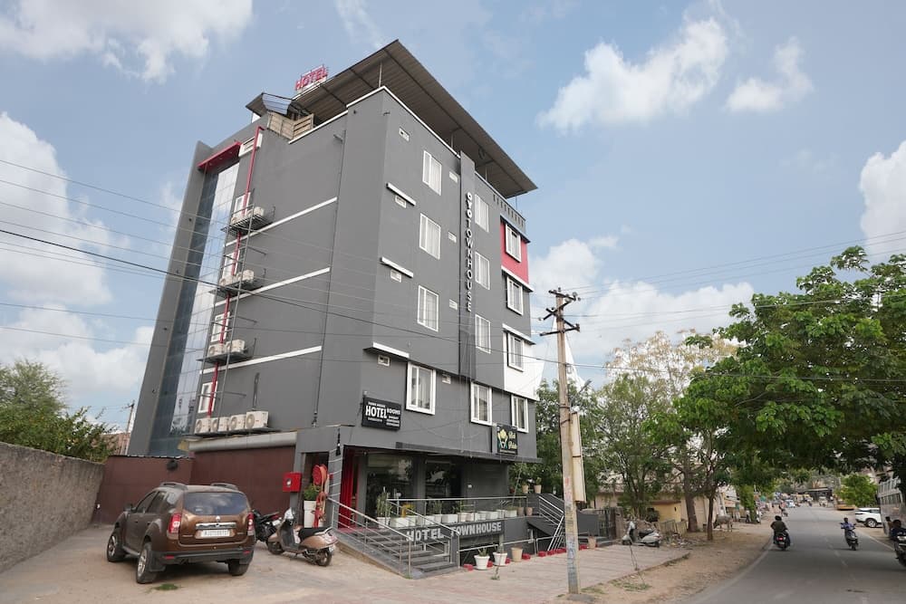 Hotel Townhouse @Udaipur City Railway Station