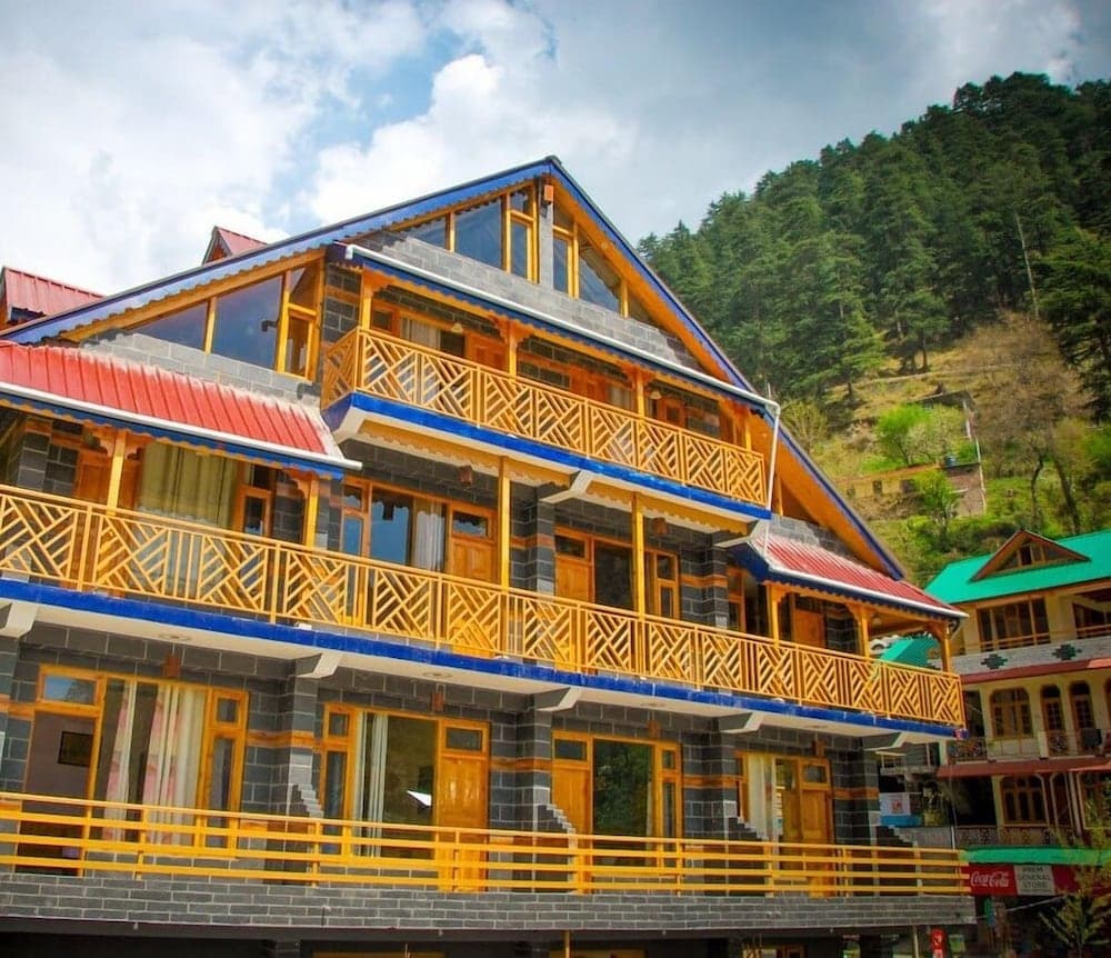 Cafe Saffron & Cottages