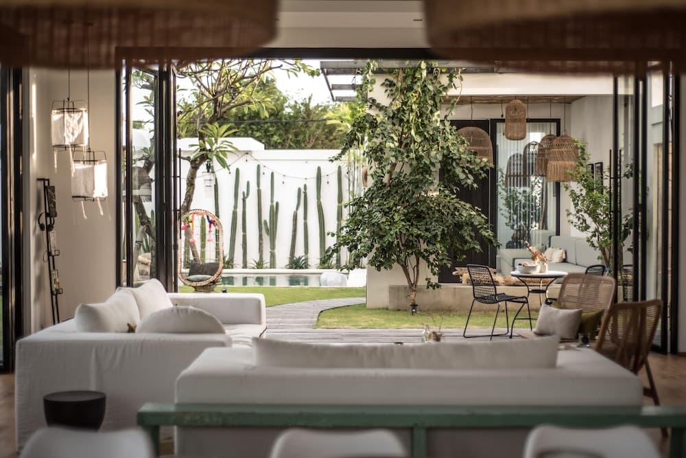 Luxury Beachside Villa Modern in Canggu