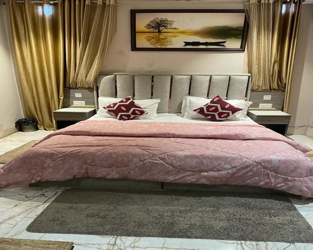 Hotel Pace Hero Honda Chowk