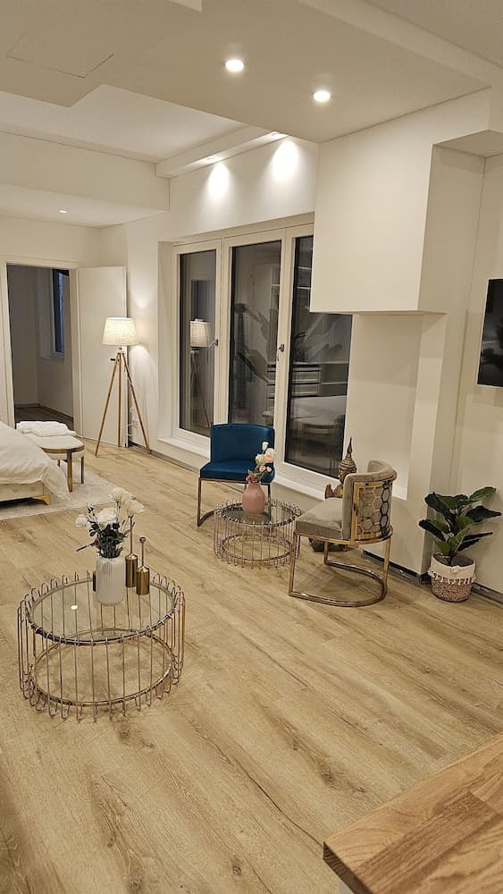 UG Neubau City Wohnung (optional Pool+Gym+2tes Bad extra buchbar)