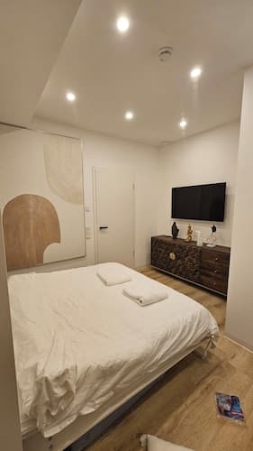 UG Neubau City Wohnung (optional Pool+Gym+2tes Bad extra buchbar)