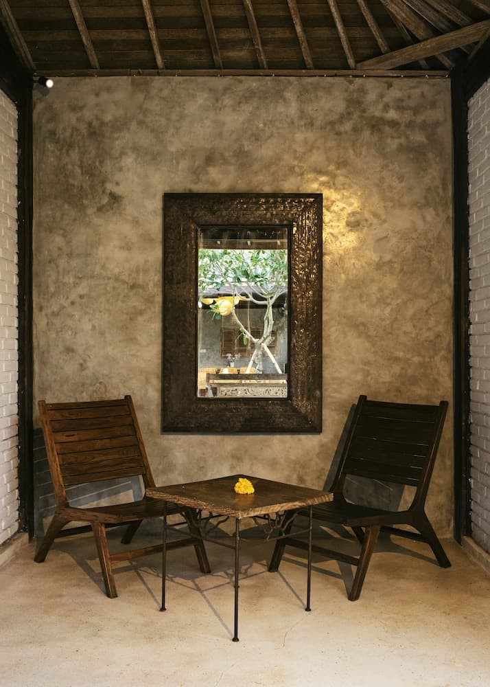 Tamuku Padang Padang, CARI Surf Camp