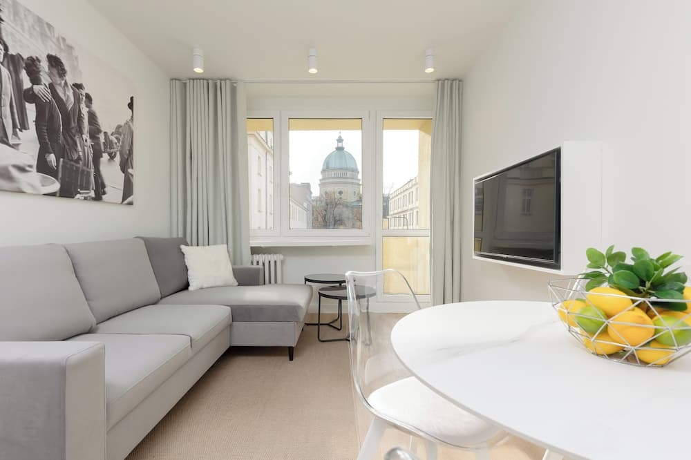 Nowogrodzka Apartment by Renters