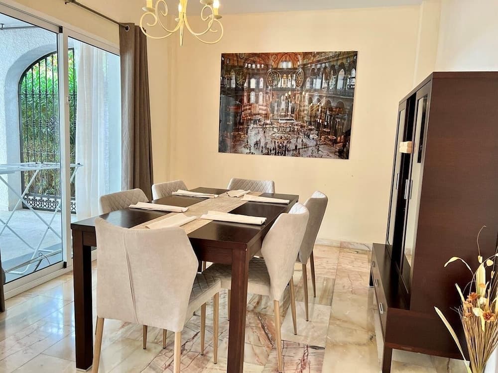 Villa Scenic with Private Pool- Sleeps 8