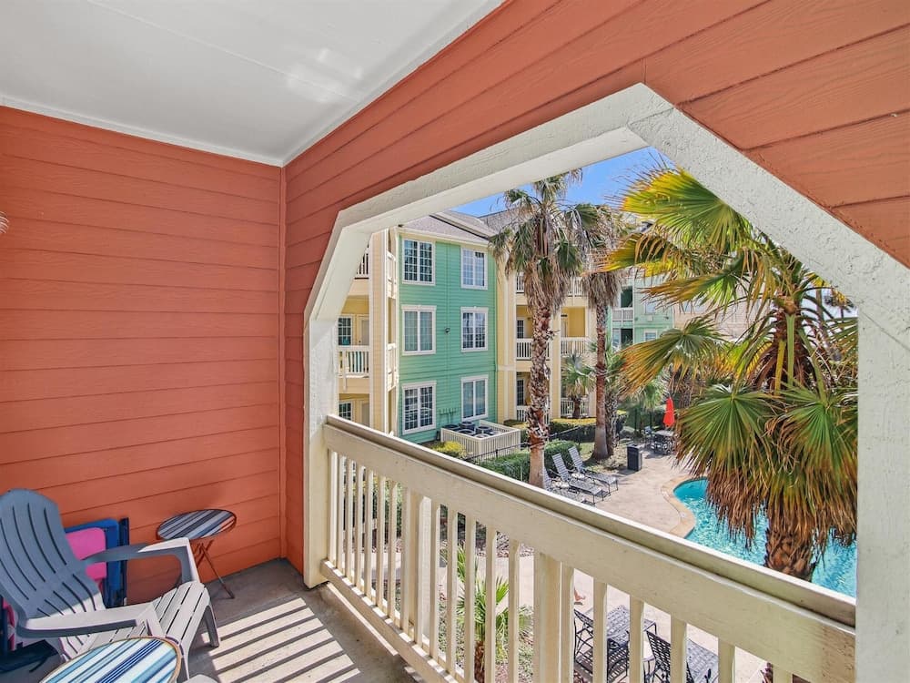 Dawn 822 - Beach 'n Pool