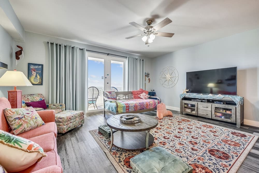 Laketown Wharf 835 - Very Cool 1 Bedroom+Bunks, Sleeps 6. Free Fun! 1 Condo by RedAwning