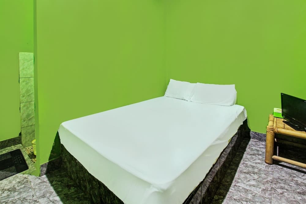 OYO 92149 Ashooy HomestayNearWisata Desa sedau