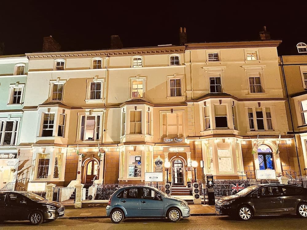 Lawton & Lauriston Court