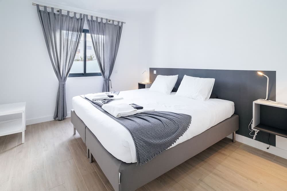 Oura Villa V2 - Flores