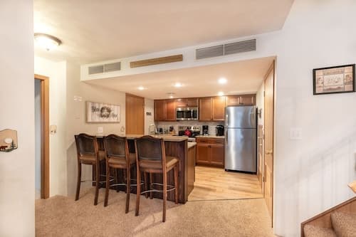 Seven Springs 2 BR Condo - Deck and Mountain Views by RedAwning