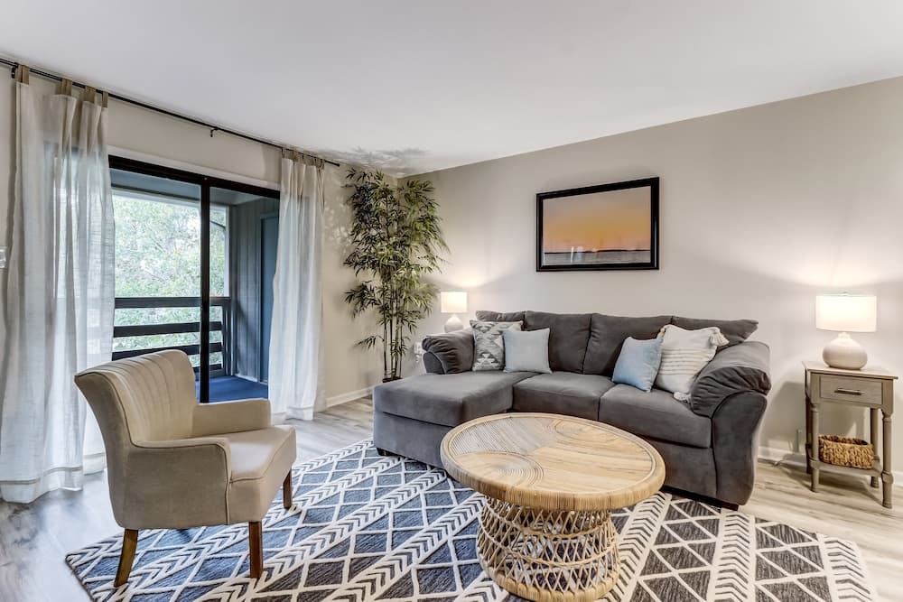 3e Amelia Landings 2 Bedroom Condo by RedAwning