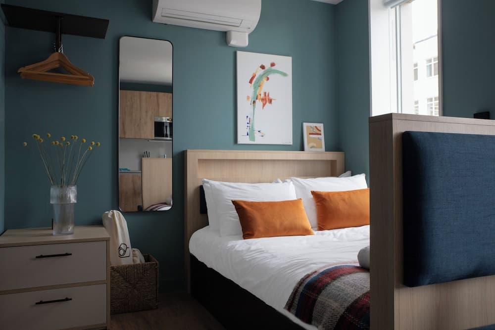 Bob W Tower Hill Studios