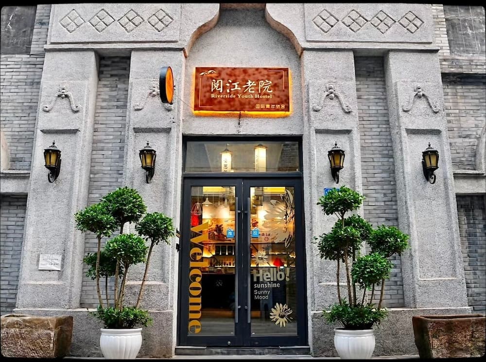 riverside youth hostel