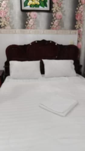 Unique Hotel Management Service