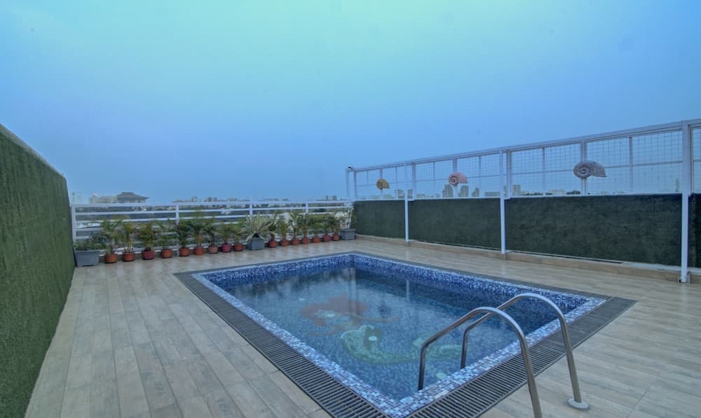 Treebo The Platinum Studio 50