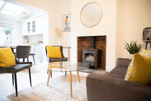 York Minster-3 Bed-sleeps 6-fireplace-free Parking