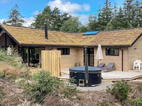 5 Star Holiday Home in Hals