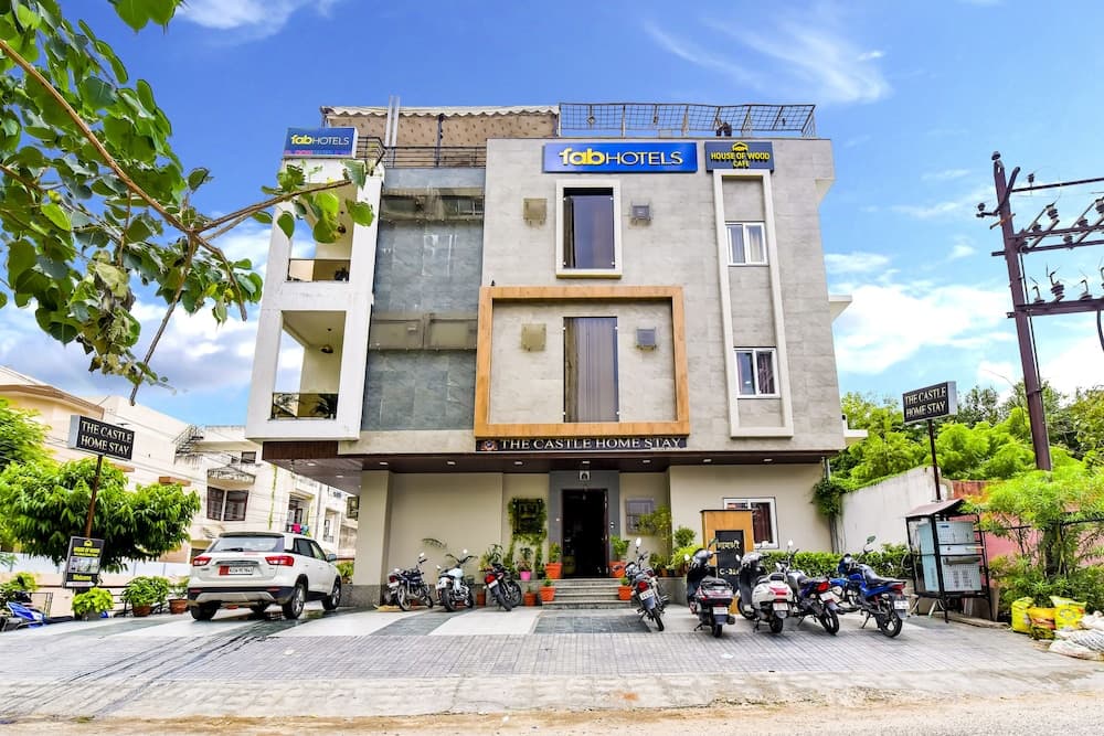 Fabhotel The Castle Homestay