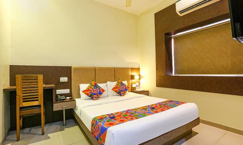 Fabhotel West Inn