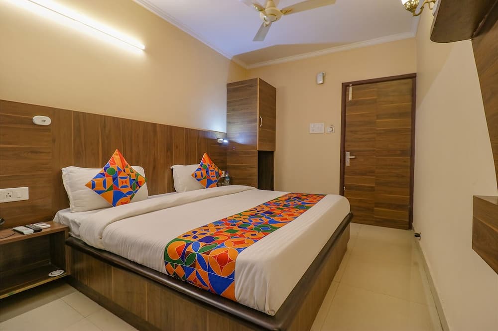 Fabhotel Golden Sunrise Inn